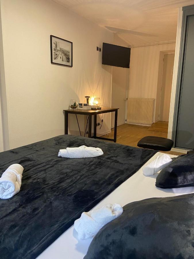 Hotel Du Cerf La Guerche-sur-l'Aubois Szoba fotó