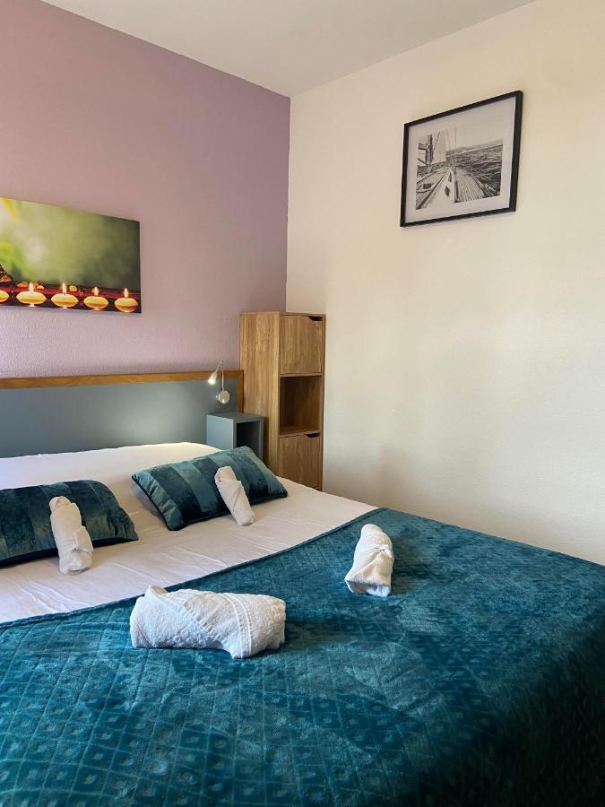 Hotel Du Cerf La Guerche-sur-l'Aubois Szoba fotó
