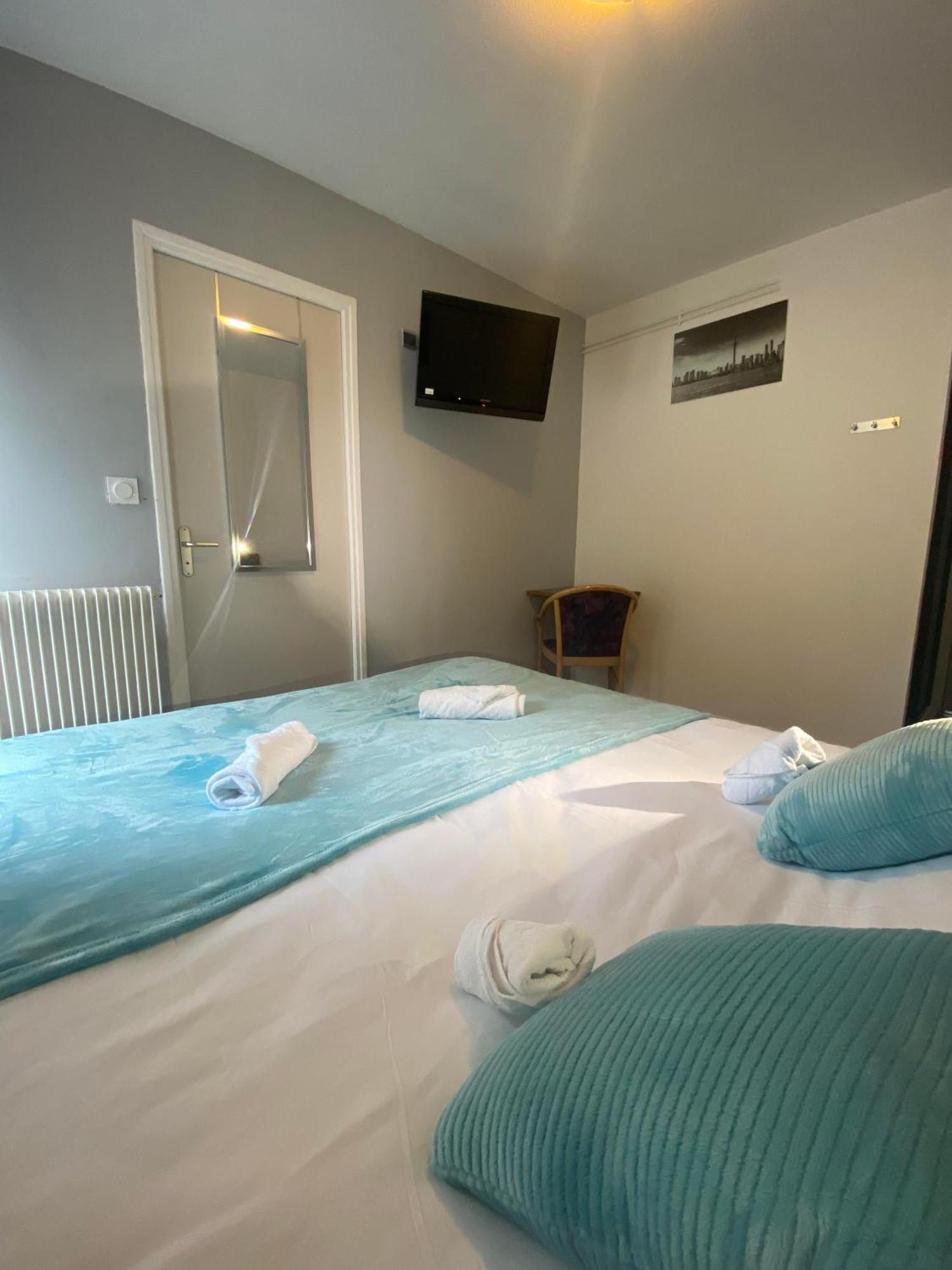 Hotel Du Cerf La Guerche-sur-l'Aubois Szoba fotó