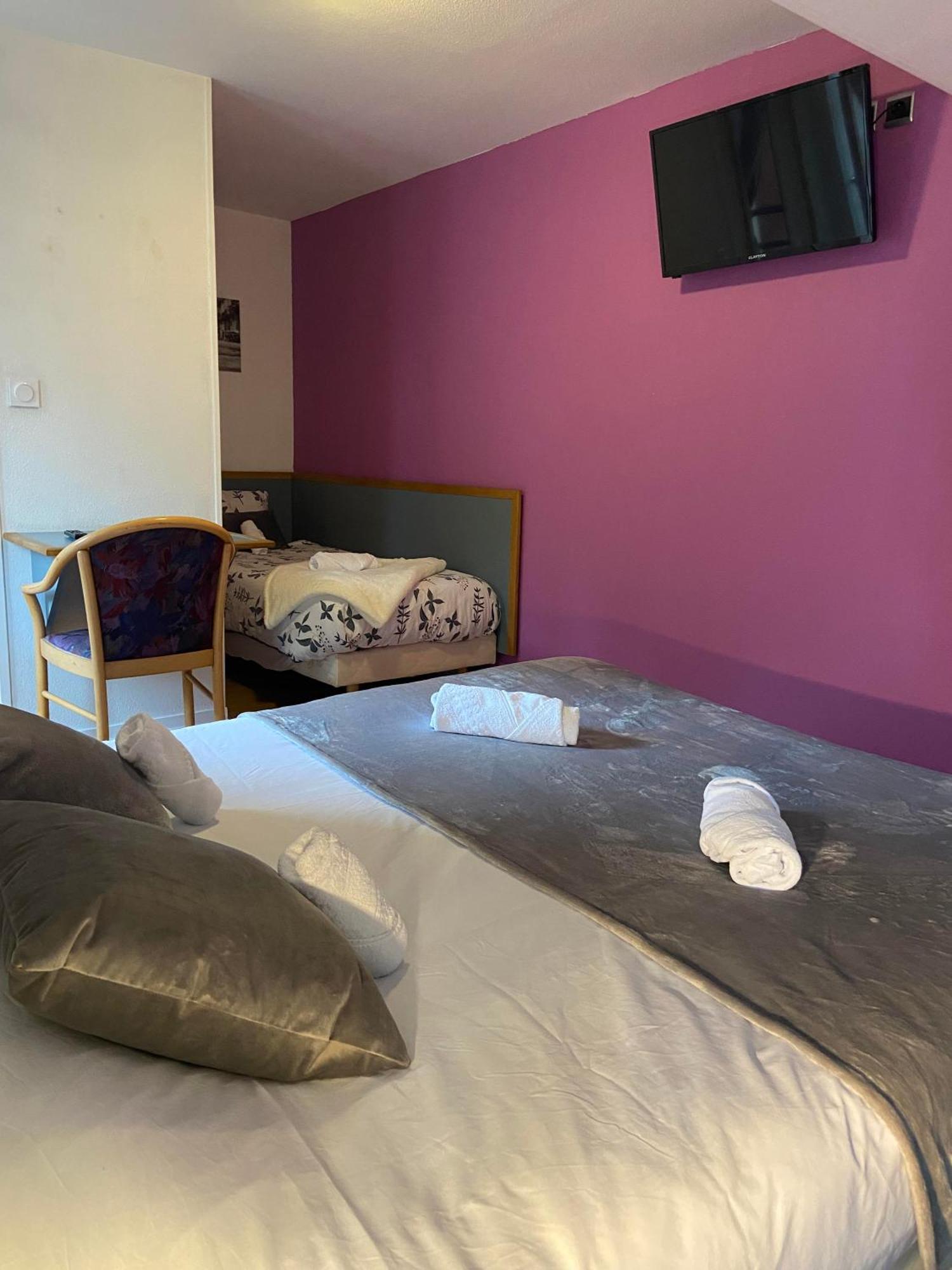 Hotel Du Cerf La Guerche-sur-l'Aubois Szoba fotó